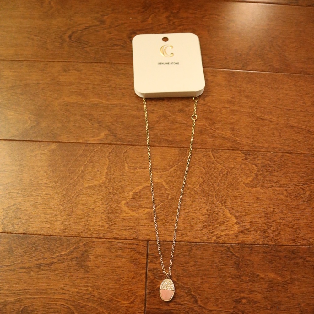 Short necklace with pink genuine stone